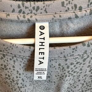 Athleta women’s sweatshirt, like new size XL